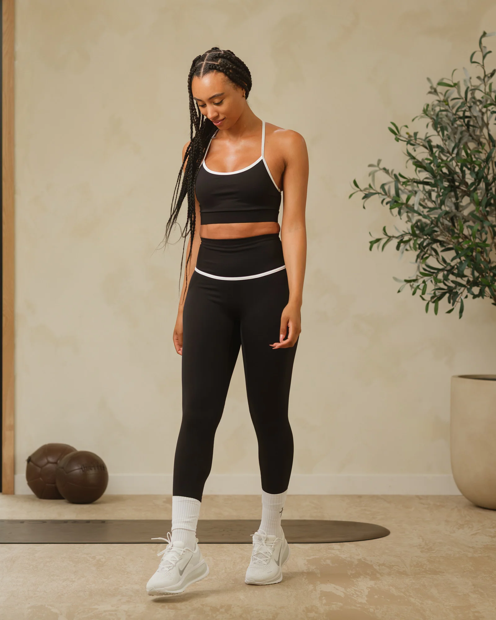 Endura-Train™ Contrast Legging - Black - Image 5
