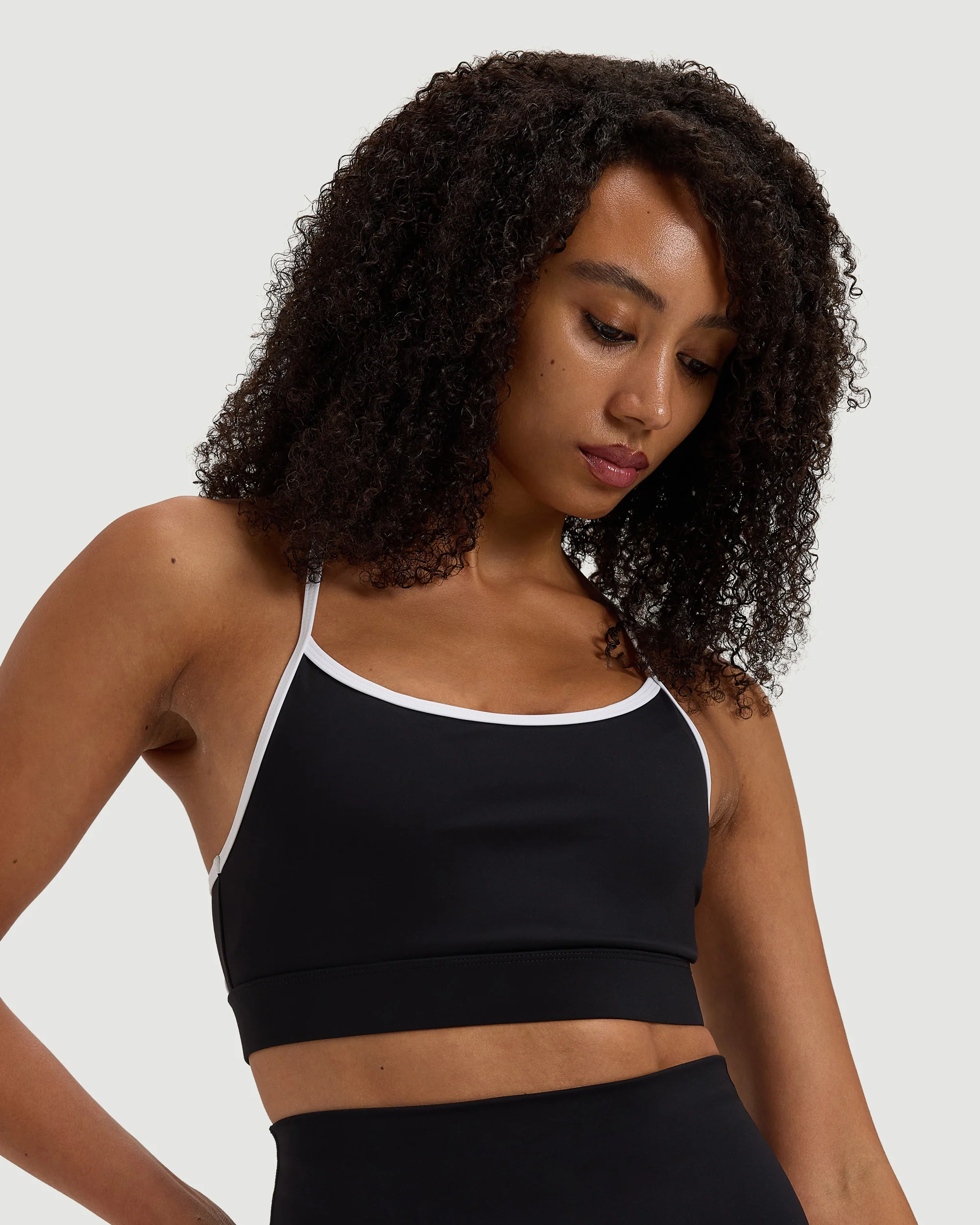 Endura-Train™ Contrast Sports Bra - Black - Image 3