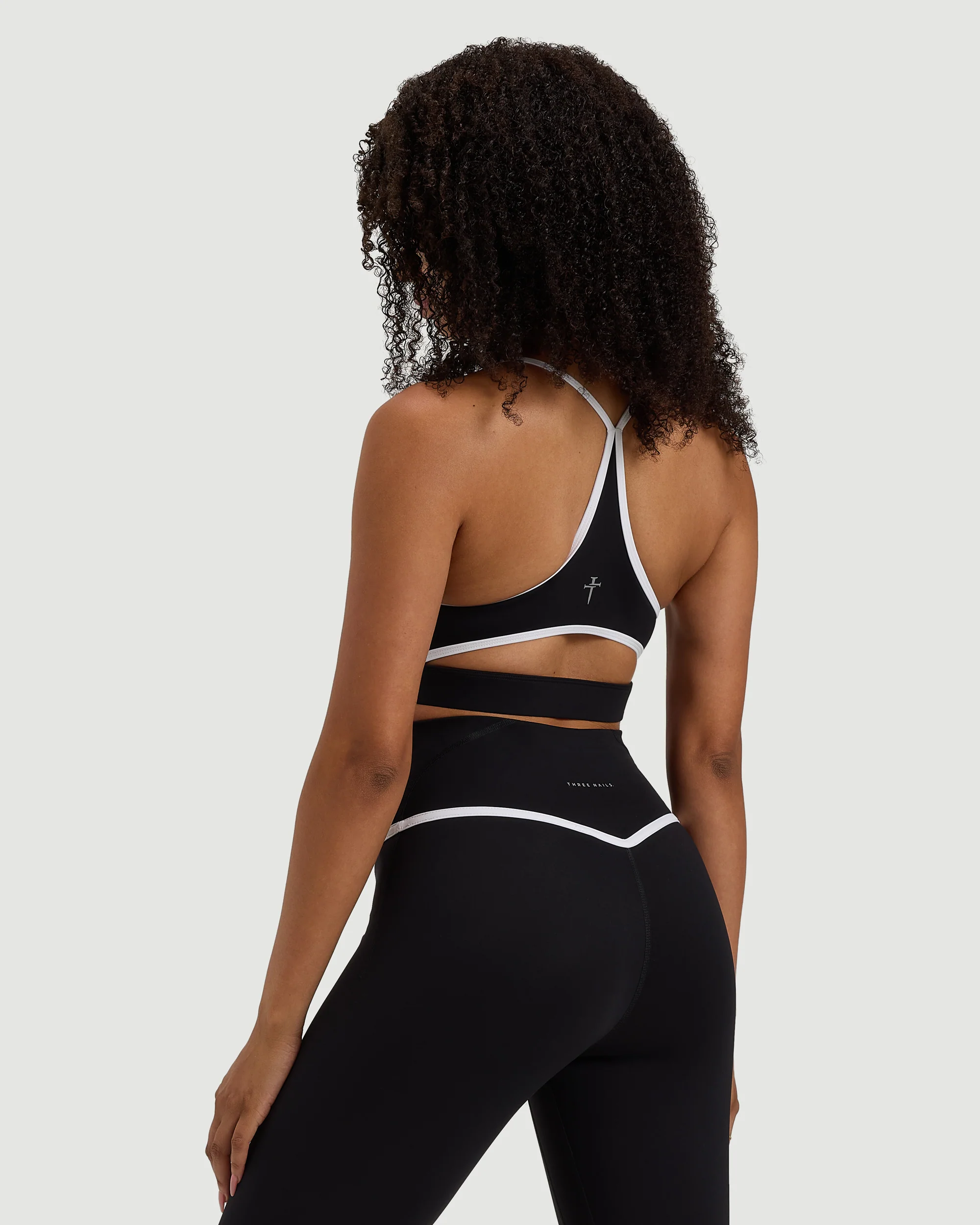 Endura-Train™ Contrast Sports Bra - Black - Image 4