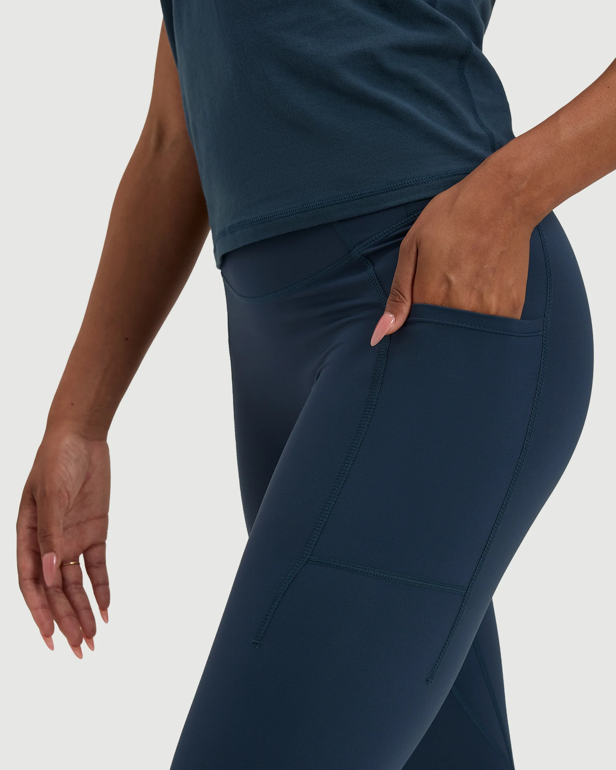 Endura-Train™ Pocket Legging - Midnight Navy - Image 4