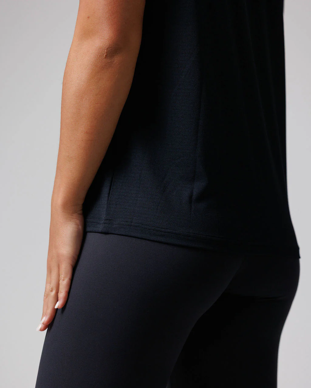 Women's Aion-Lite™ Relaxed Tee - Black - Image 6
