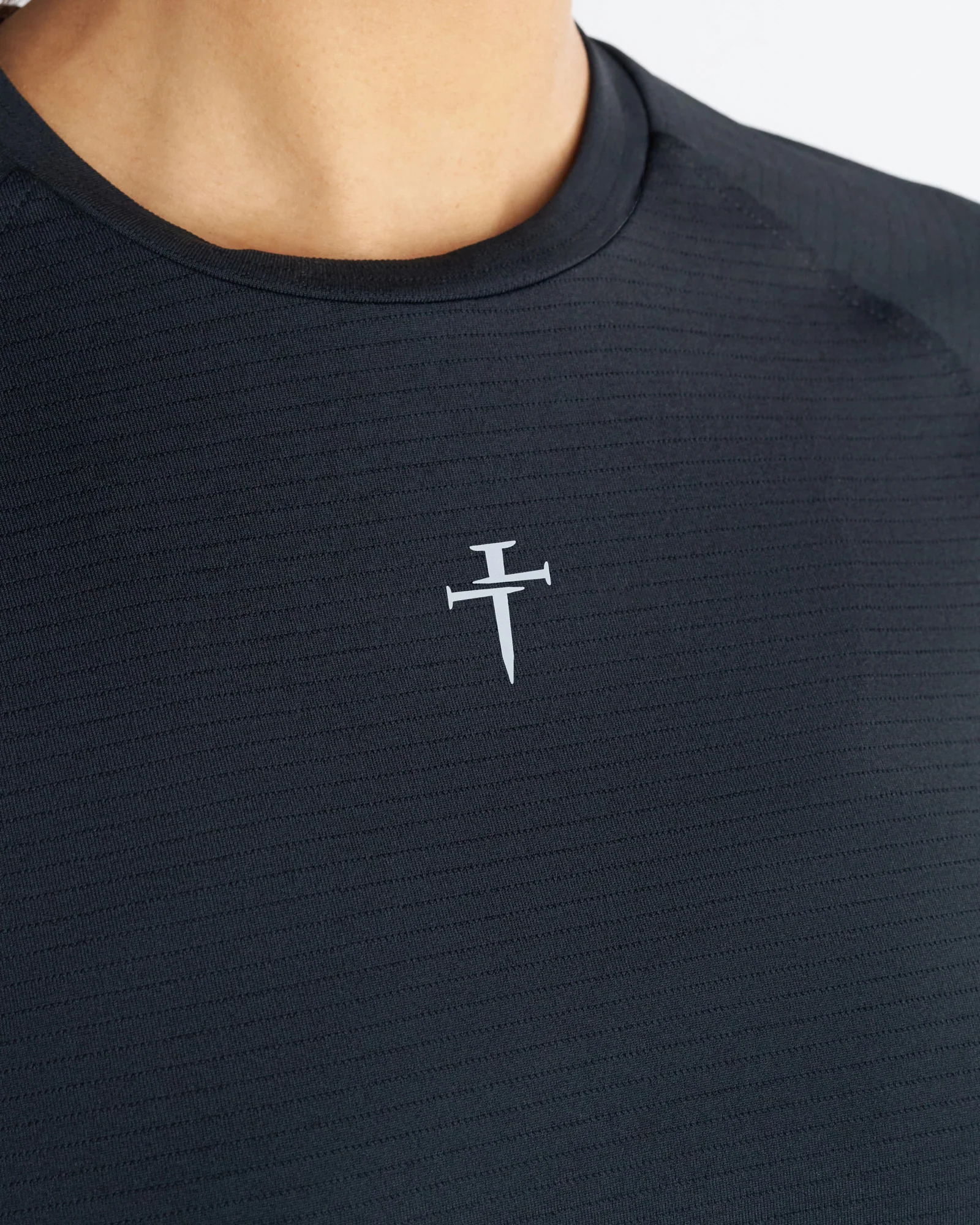 Women's Aion-Lite™ Relaxed Tee "Cross" - Black - Image 2